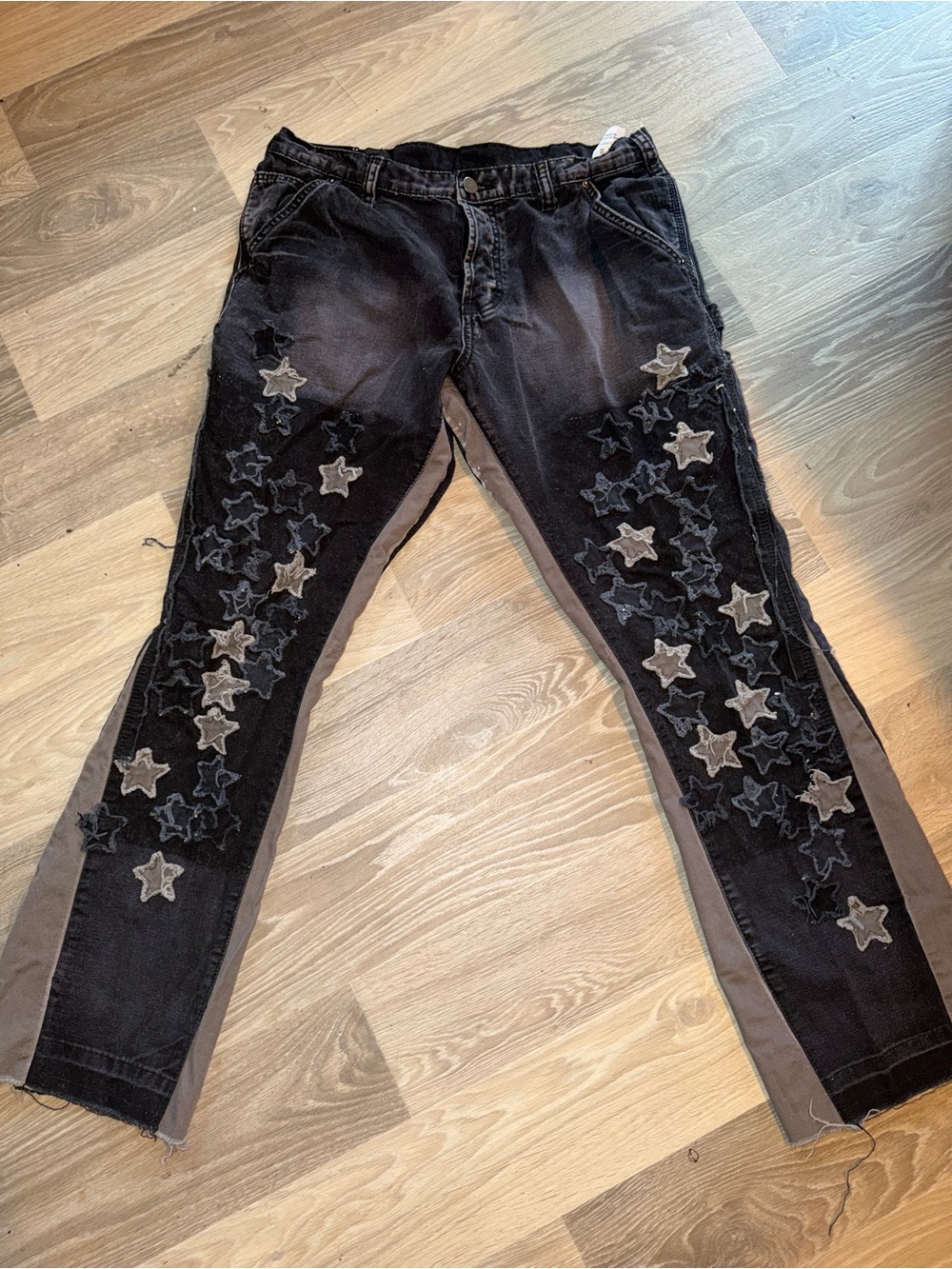 Men’s  Black Star-Appliqué Jeans